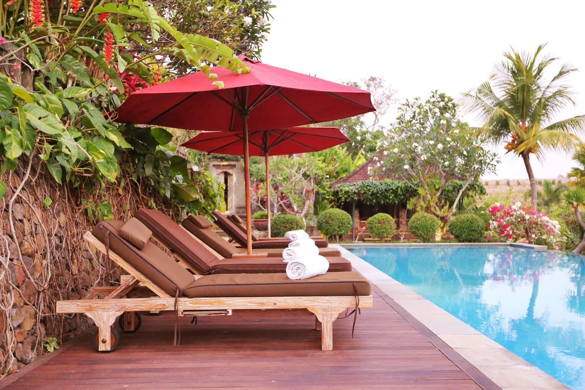 เดอะ ซันยัส รีทรีต Hotel ตาบานัน ภายนอก รูปภาพ