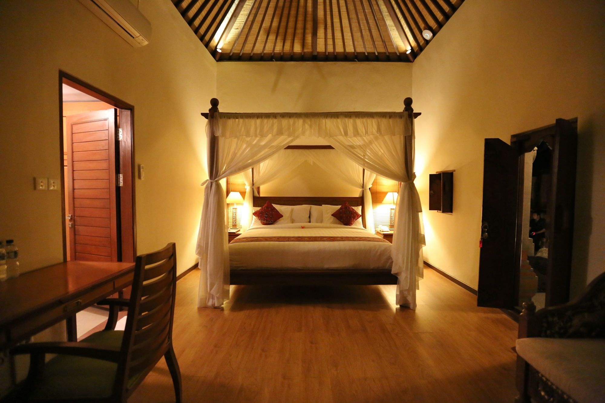 เดอะ ซันยัส รีทรีต Hotel ตาบานัน ภายนอก รูปภาพ