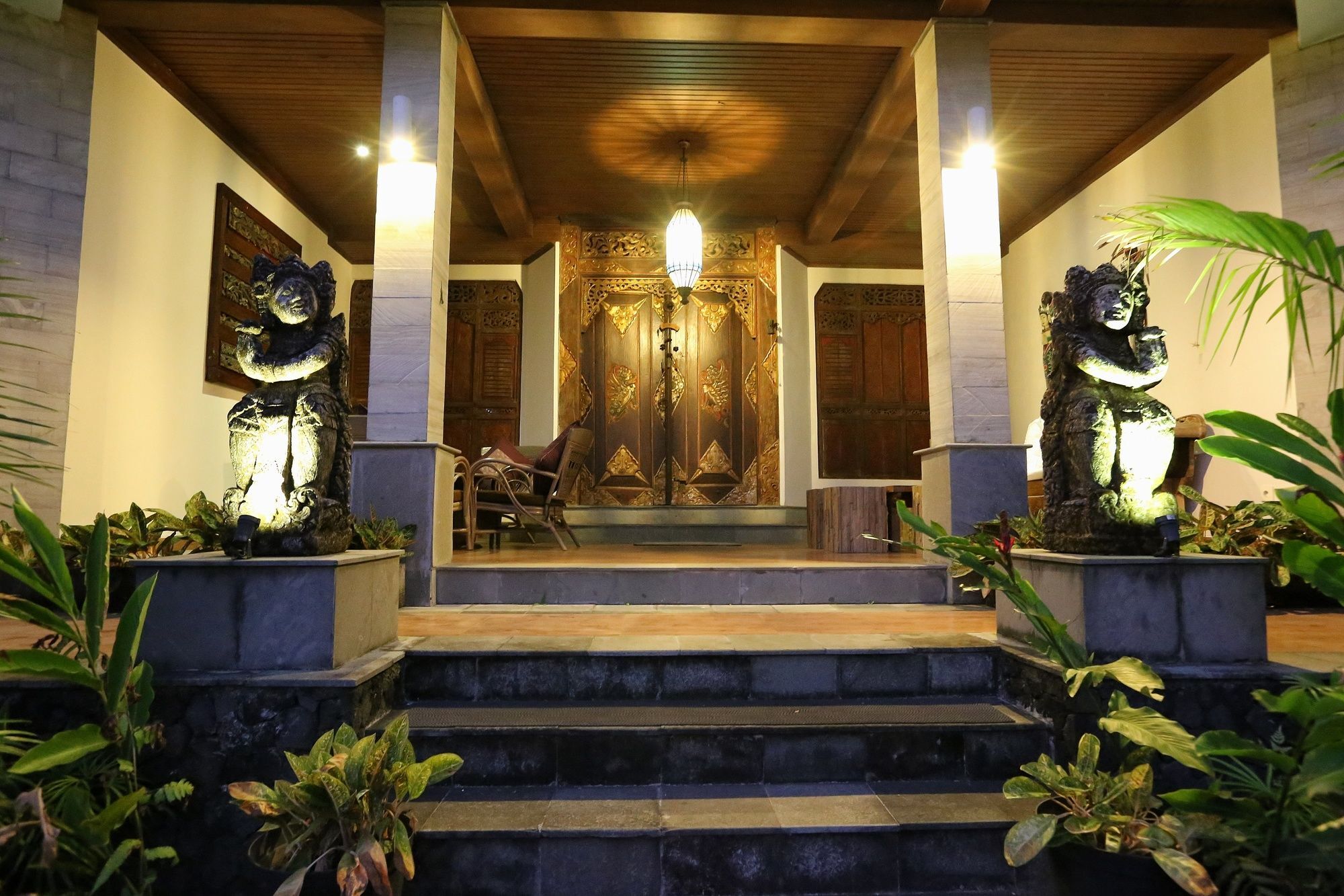 เดอะ ซันยัส รีทรีต Hotel ตาบานัน ภายนอก รูปภาพ