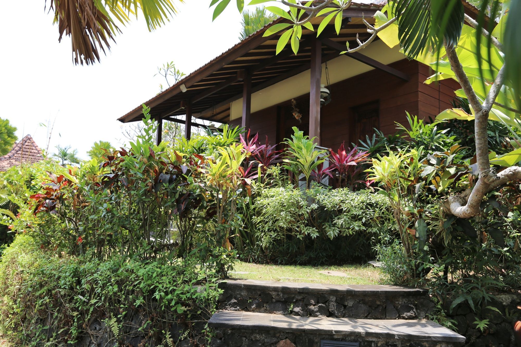 เดอะ ซันยัส รีทรีต Hotel ตาบานัน ภายนอก รูปภาพ