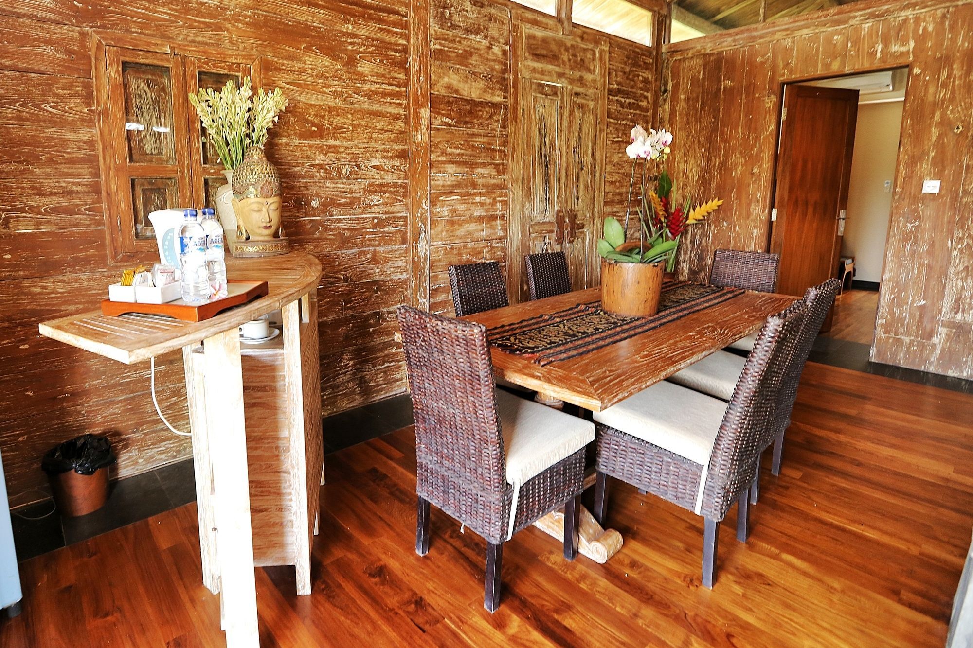 เดอะ ซันยัส รีทรีต Hotel ตาบานัน ภายนอก รูปภาพ