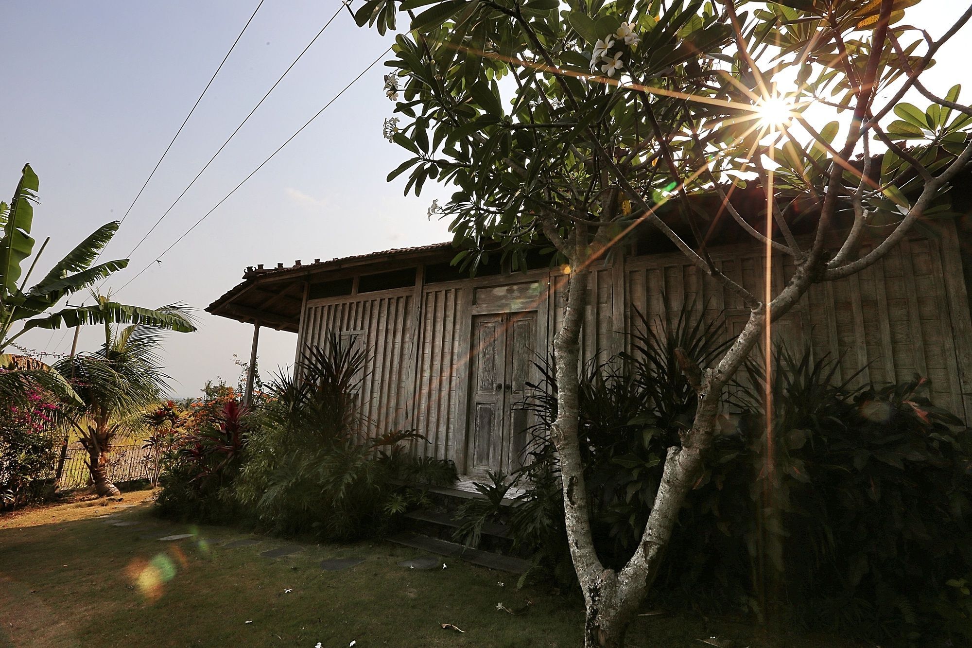 เดอะ ซันยัส รีทรีต Hotel ตาบานัน ภายนอก รูปภาพ