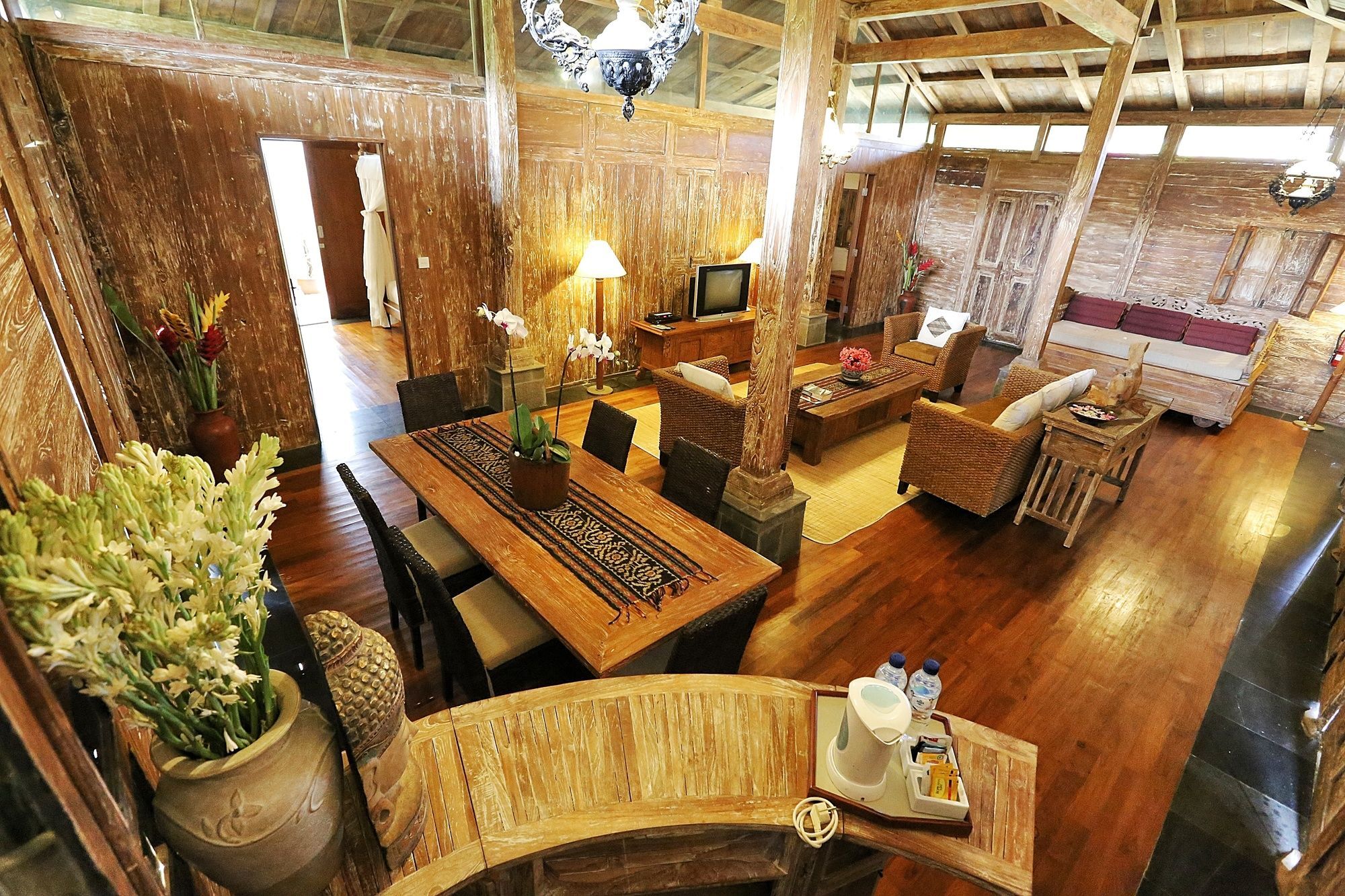 เดอะ ซันยัส รีทรีต Hotel ตาบานัน ภายนอก รูปภาพ