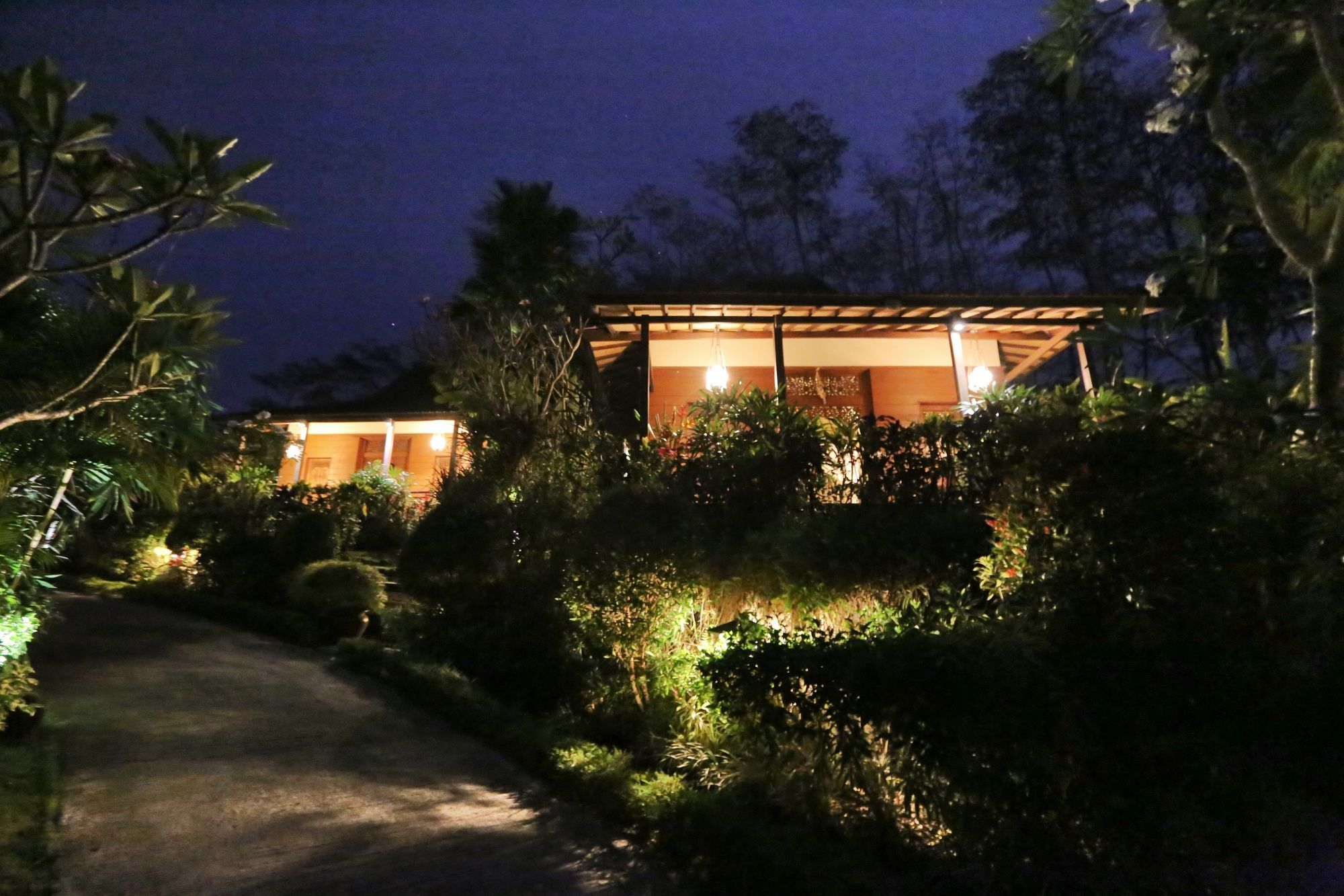 เดอะ ซันยัส รีทรีต Hotel ตาบานัน ภายนอก รูปภาพ