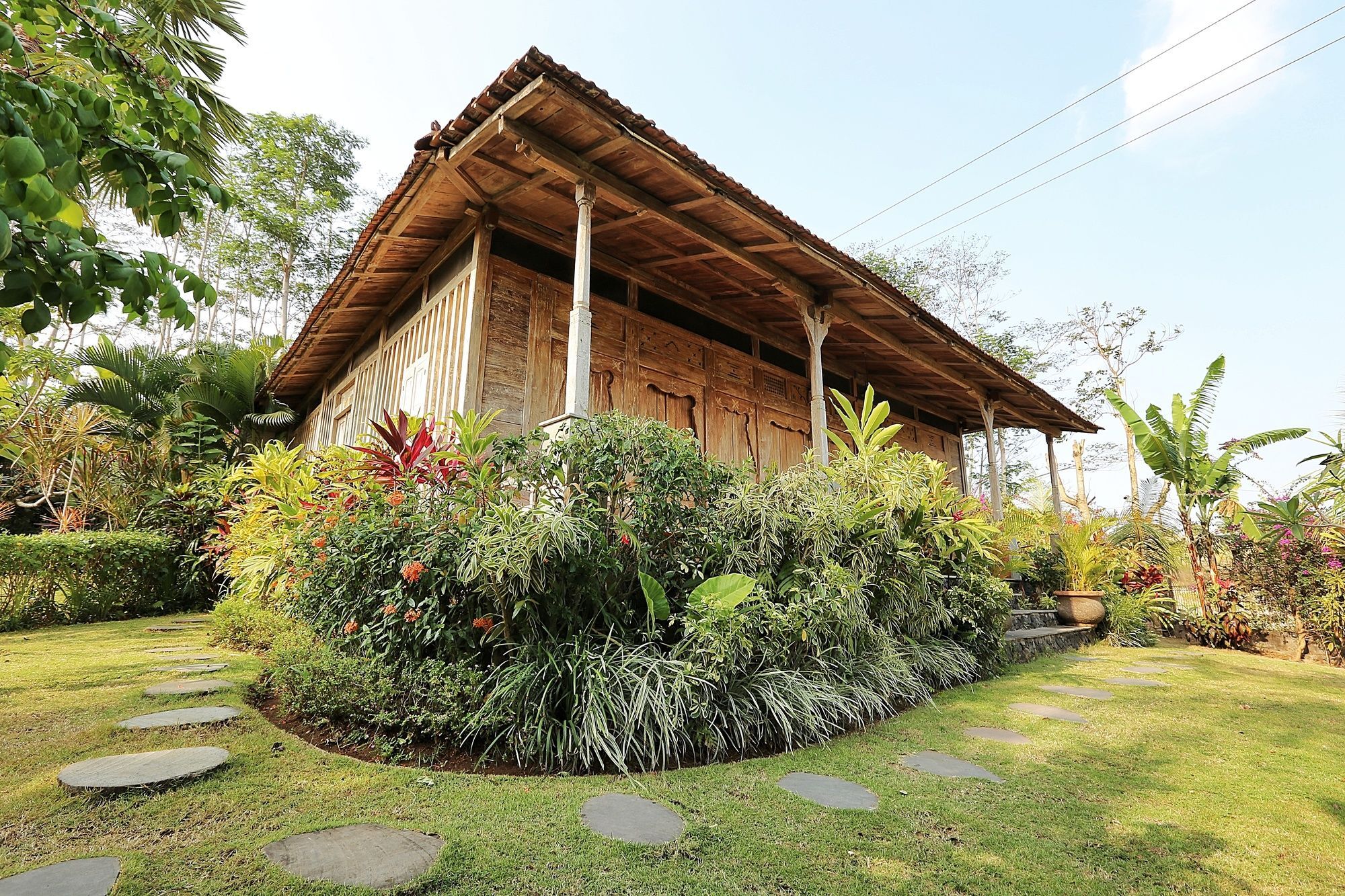 เดอะ ซันยัส รีทรีต Hotel ตาบานัน ภายนอก รูปภาพ