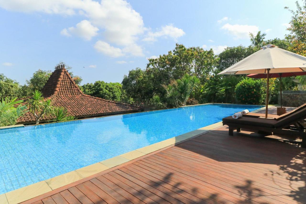 เดอะ ซันยัส รีทรีต Hotel ตาบานัน ภายนอก รูปภาพ